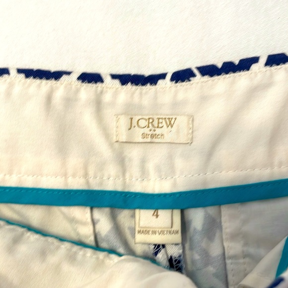 J Crew stretch shorts size 4. EUC. Adorable navy and cream print. - Picture 2 of 4